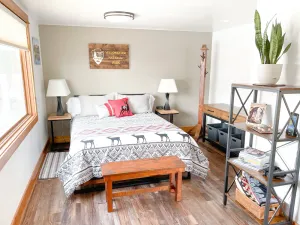 Image of YEAR ROUND, a Cozy Studio for 2, Overlooking the Historic Yellowstone Arch