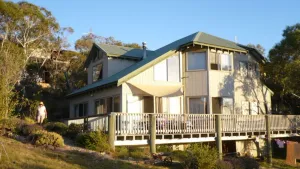 Image of Snowgums on the Lake - Charming 4BR Home l Amazing Lake Views l Balcony