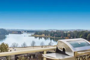 Image of 2-Bed Unit with Balcony, BBQ & Stunning Lake Views