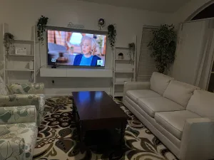 Image of Lovely and Comfy 3 bedroom home -Quiet neighborhood