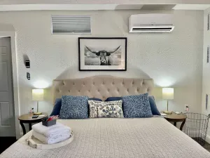 Image of The Chic Suite, Off I-90 and I-29, Sleeps 3, Dogs Welcome, By Sanford Sportsplex