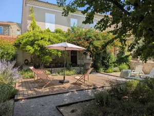 Image of Nice old house with garden in the center of Nyons