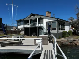 Image of The Perch - Luxury House on the Lake