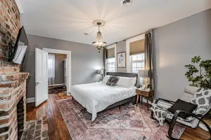Image of Cozy walkable downtown retreat, 3 minutes to VCU