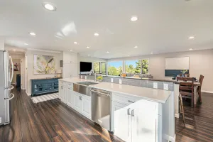 Image of Updated 4bdr with VIEW of Flat Irons & hot tub.