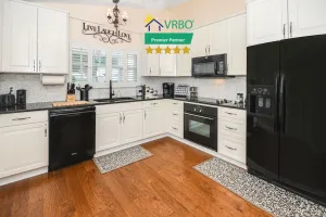 Image of Beautiful 4\/2 in Sanford: King Bed, Golf, Pool, Ping Pong, & Bunk Room!