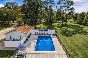 Image of Modern Farm House and Barn- 5 ac and Pool\/Hot Tub- 24 people- 599 a night!