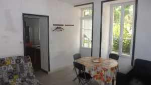 Image of APARTMENT DOOR Marais Poitevin (MARINE-CULTURE-HISTORY)