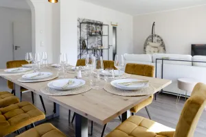 Image of Lumen Homes - Design-Apt. nahe Audi und Altstadt, 3 Zimmer, NETFLIX