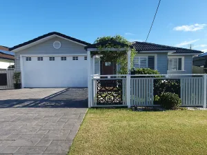 Image of Located between picturesque Lake Illawarra and Windang beach