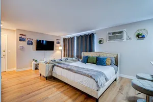 Image of Luxury King Bed in Family Friendly Location