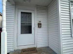 Image of Cozy house close to Lowell General Hospital and UMass.