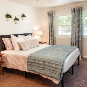 Image of Quiet Clean Cozy Whole Home Sleeps 8 ~ Walk to Water ~ Fast Wi-fi ~ Hike Nearby!