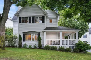 Image of Gorgeous DOWNTOWN Home - Very comfortable, nicely furnished, with garage