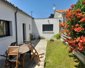 Image of Detached house with air conditioning, 3 minutes from beaches, close to shops. WIFI