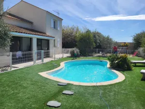 Image of Villa rental with swimming pool close to the sea.