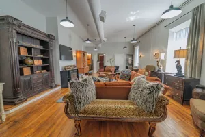 Image of Down Town Poshy-Poshy, upscale 2 bedroom loft