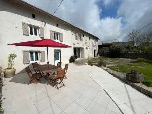 Image of Charming Farmhouse Retreat: Farm Life, Wildlife & Scenic Views, Perfect for Family Holidays