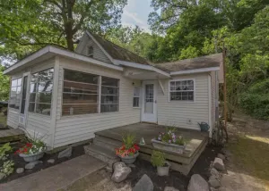 Image of Cozy Cottage on Crooked Lake First Basin