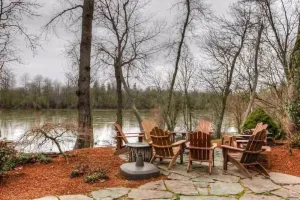 Image of The River Retreat- 4 Bedroom Home on The Willamette River in Salem Oregon