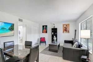 Image of Beautiful 1bd, prime location, free parking, bbq, pets