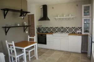 Image of cottage in provencal farmhouse, 2 minutes from Pernes