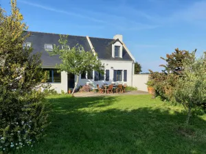 Image of 4* listed house with large private garden in a 6-hectare estate