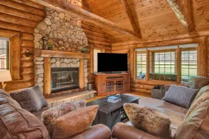 Image of 3 min → 5 Golf Courses ★ Fire Pit ★ BBQ ★ Smart TV