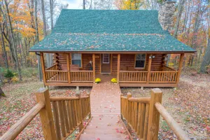 Image of Whispering Oaks 3 bedroom Cabin, minutes from Old Man's Cave