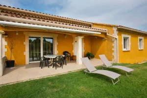 Image of recent house with large plot