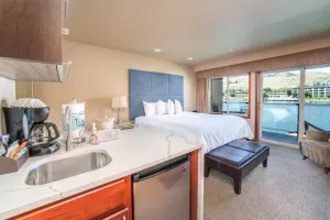 Image of Grandview 720 Waterfront King with River View