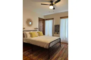 Image of Quaint Pet Friendly 2 Bed Apartment Downtown