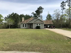 Image of Quiet, country home surrounded by nature located just minutes from amenities.