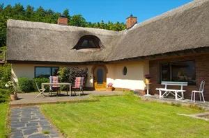 Image of Amber in a thatched-roof house Peace and quiet with great lake views - Amber in a thatched-roof house