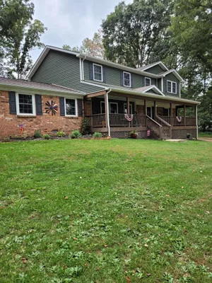 Image of Spacious 4 bedroom, 3 bath home with hot tub and mountain views.