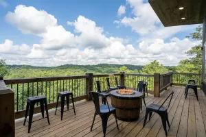 Image of 7p salt water Hot Tub\/New construction\/Amazing view