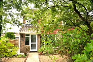Image of Cosy house, a train spotter's delight!