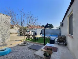 Image of Villa piscine et parking privée