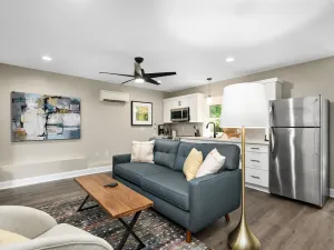 Image of 2 Bedroom Pet Friendly Apt w\/ full kitchen; Private fenced Backyard; Great Wifi