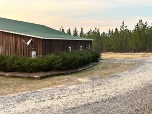 Image of 2 bedroom huntbox located on 220 acre farm close to H Cooper Black.