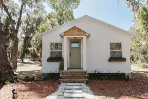 Image of Fully remodeled 2 bed 1 bath private home located in Historic downtown Darien.