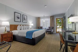 Image of Deluxe King Room w\/ Breakfast Included