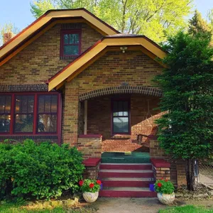 Image of Cozy N Clean Brick Bungalow Dundee-  Best Porch Swing in the metro!