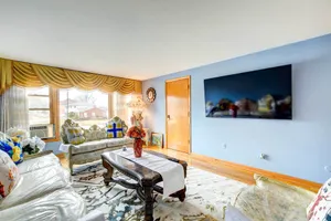 Image of Oak Lawn Apartment about 2 Mi to Ford City Mall!