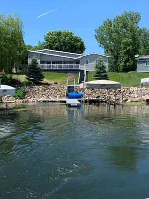 Image of 4 Bedroom House\/Vacation Rental with Lake Access