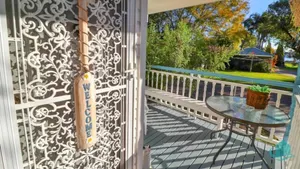 Image of Bromyard Lakeside Cottage - access to waterfront