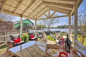 Image of Updated Lake Conroe Cabin Rental - Walk to Water!
