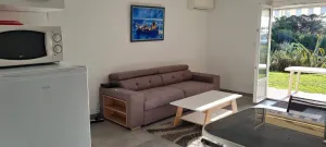 Image of Ground-floor apartment with garden and barbecue near beach and shops.