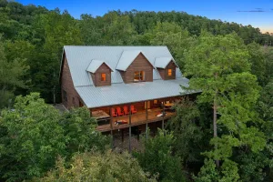 Image of Whitetail Ridge Has Unbelievable Views Overlooking Beavers Bend State Park