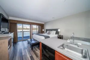 Image of Grandview 711 Waterfront King with River View
